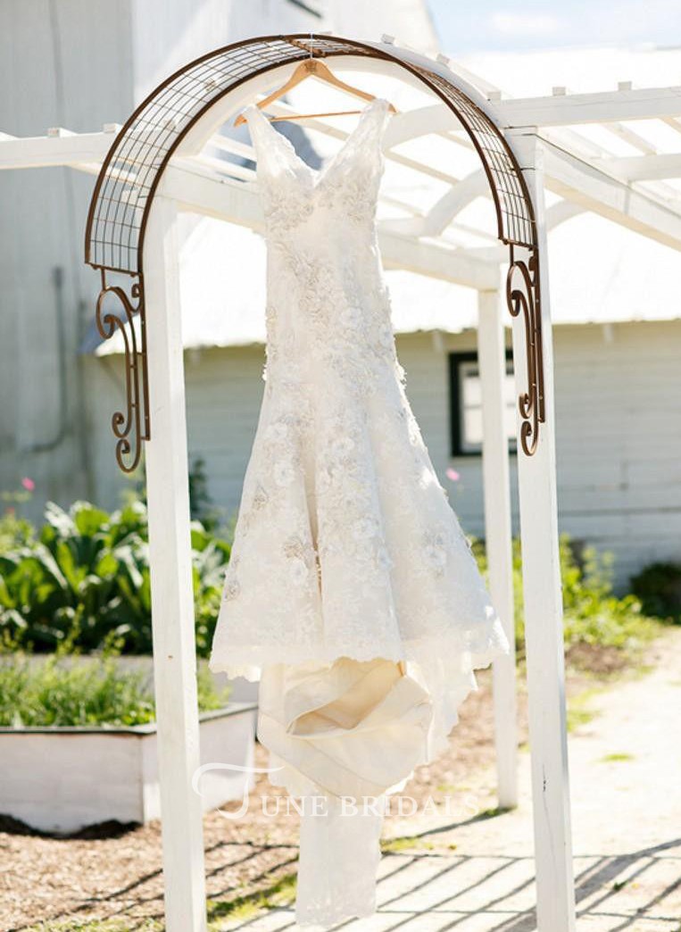 2018 Vintage Country Wedding Dresses V Neck Cap Sleeves Sweep Train Lace Wedding Dresses Cowgirls High Low Cheap Bridal Wedding Gowns