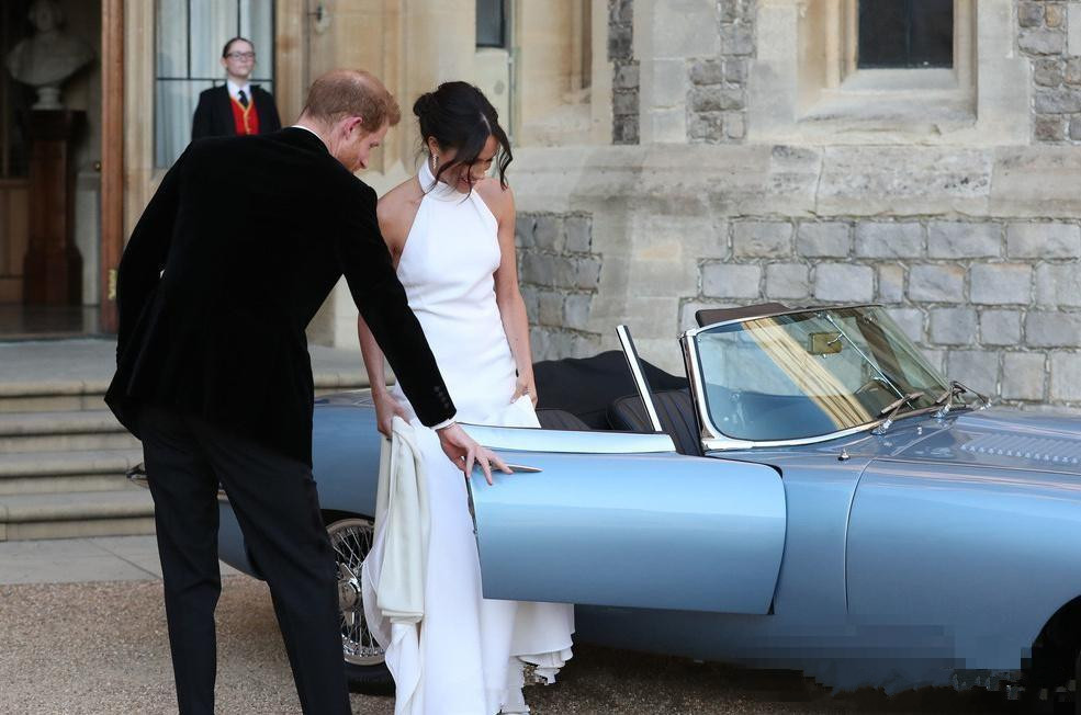 simple white mermaid wedding dresses prince harry meghan markle bridal party gowns halter neck soft satin wedding recept dress