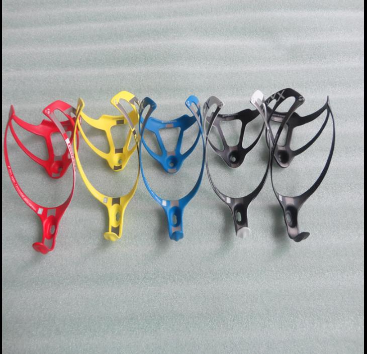 Road bicycle full carbon water bottle cages Mountain bike carbon bottle holders,carbon bottle cage high quality free shipping
Road bicycle full carbon water bottle cages Mountain bike carbon bottle holders,carbon bottle cage high quality free shipping