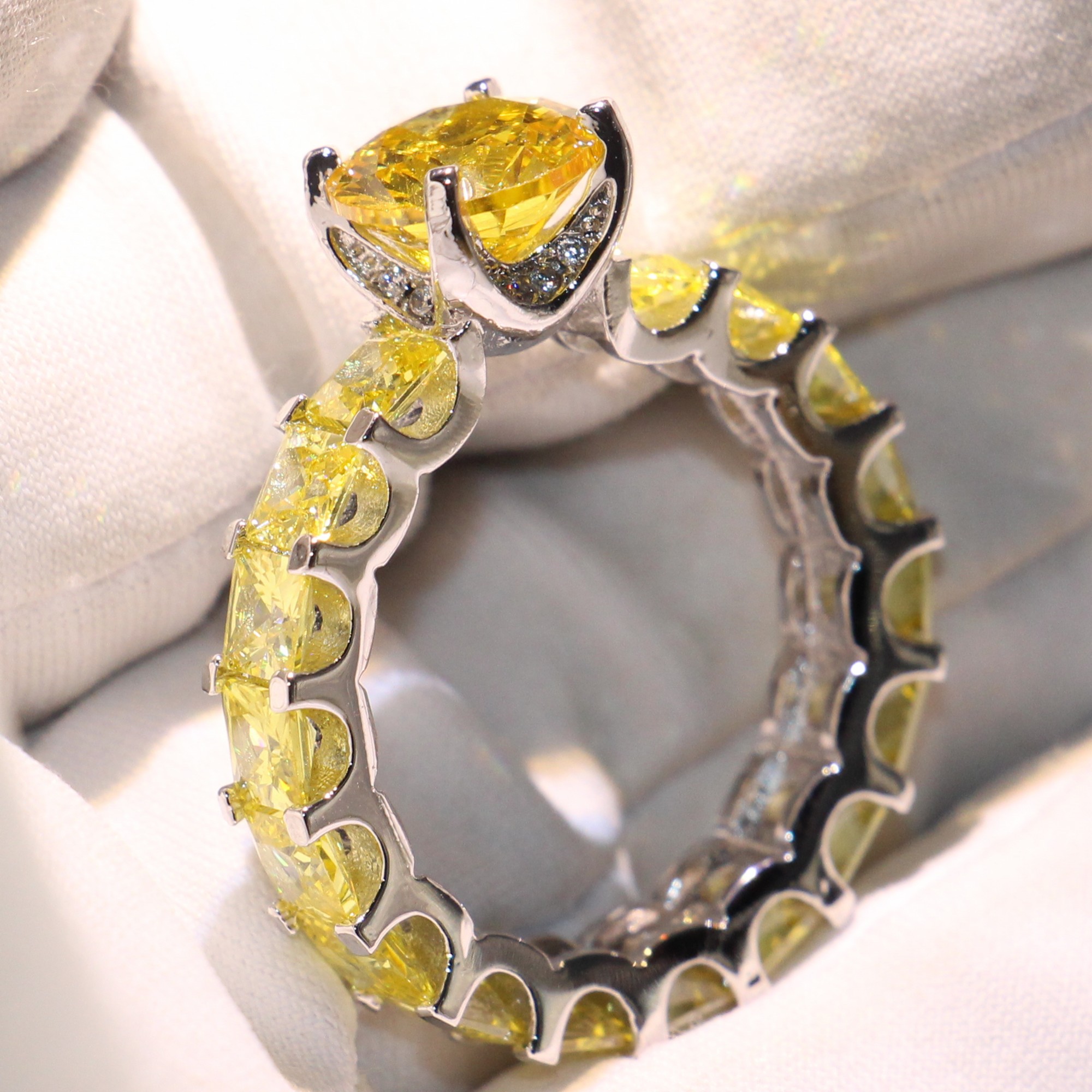 Sterg Sier Round Cut Topaz Zirconia Women's Wedding Band Ring