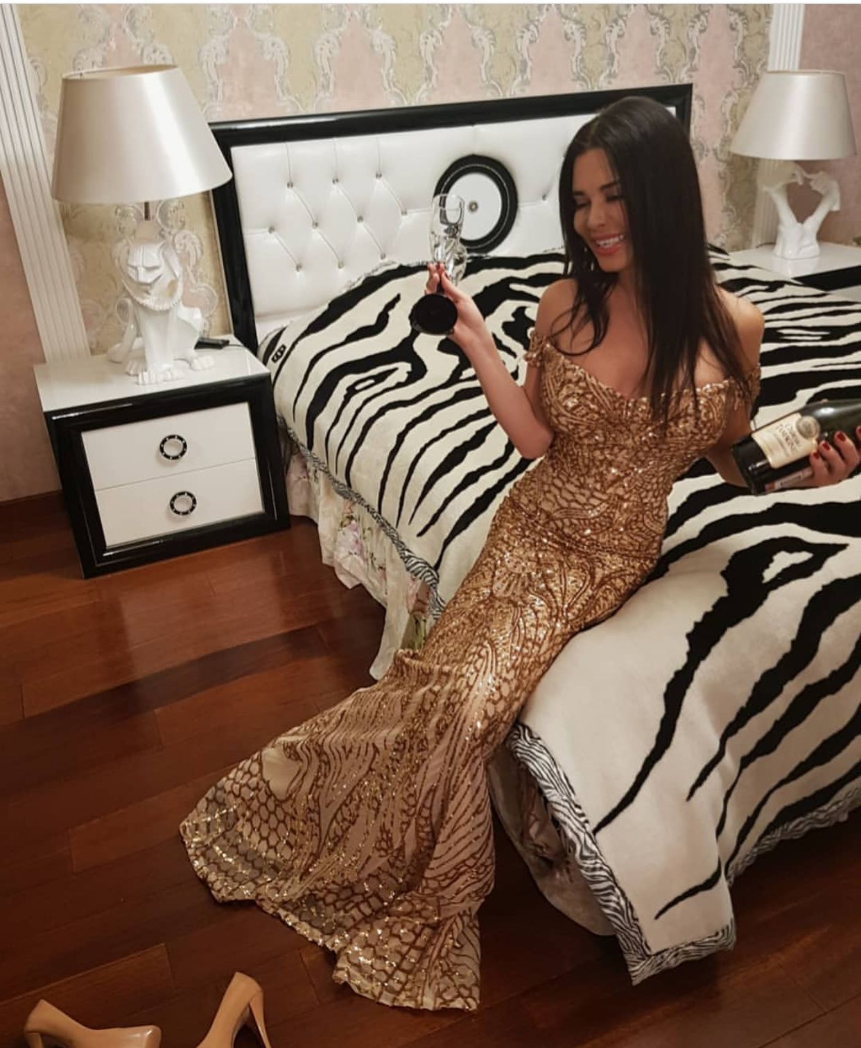 Sexy Off the Shoulder Mermaid Evening Prom Dresses Bling Gold Sequin Elegant Sequined Dresses Long Arabic Formal Gowns