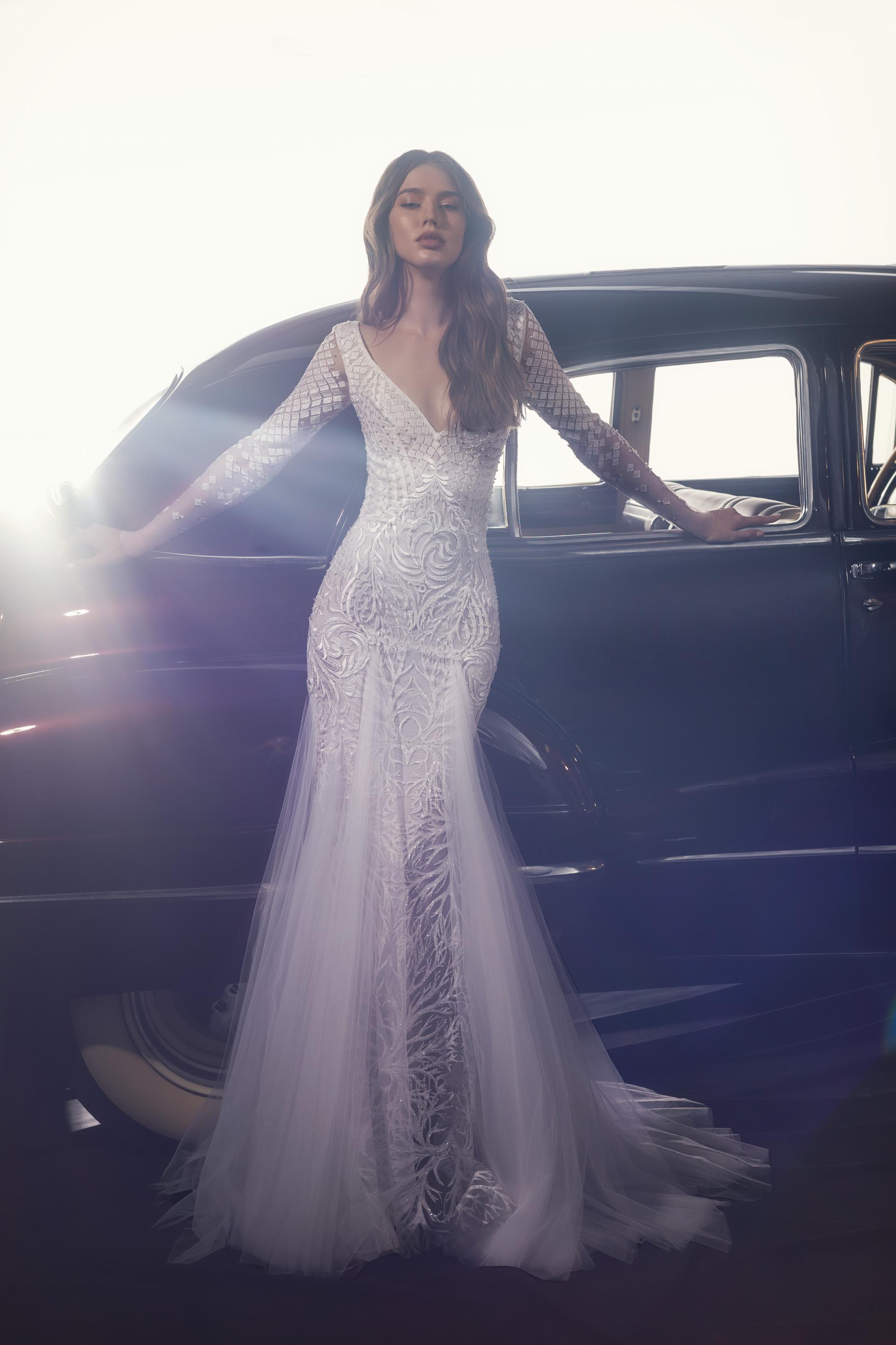 Elihav Sasson Mermaid Wedding Dresses Backless Long Sleeve Deep V Neck Lace Sequins Sexy Country Wedding Gown Sweep Train Beach Bridal Dress