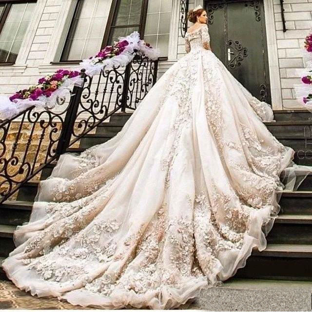 2018 Arabic Luxury Wedding Dress Custom Made 3D Floral Appliques Off Shoulder Lace Long Sleeves Bridal Gowns Chapel Wedding Dresses