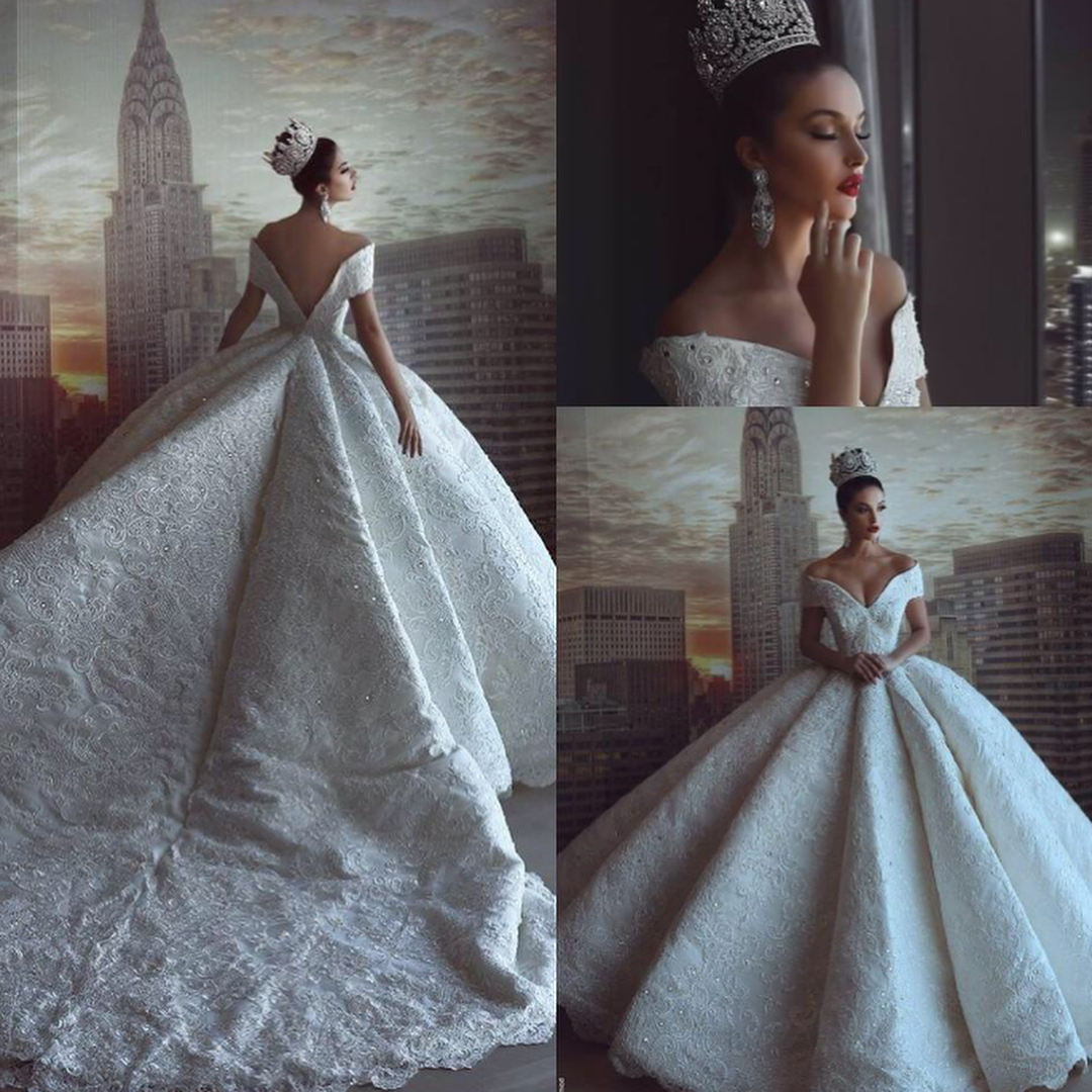 2018 Gorgeous Ball Gown Plus Size Wedding Dresses Off the Shoulder Beaded Crystal Full Lace Court Train Bridal Gowns, Ivory
2018 Gorgeous Ball Gown Plus Size Wedding Dresses Off the Shoulder Beaded Crystal Full Lace Court Train Bridal Gowns, Ivory