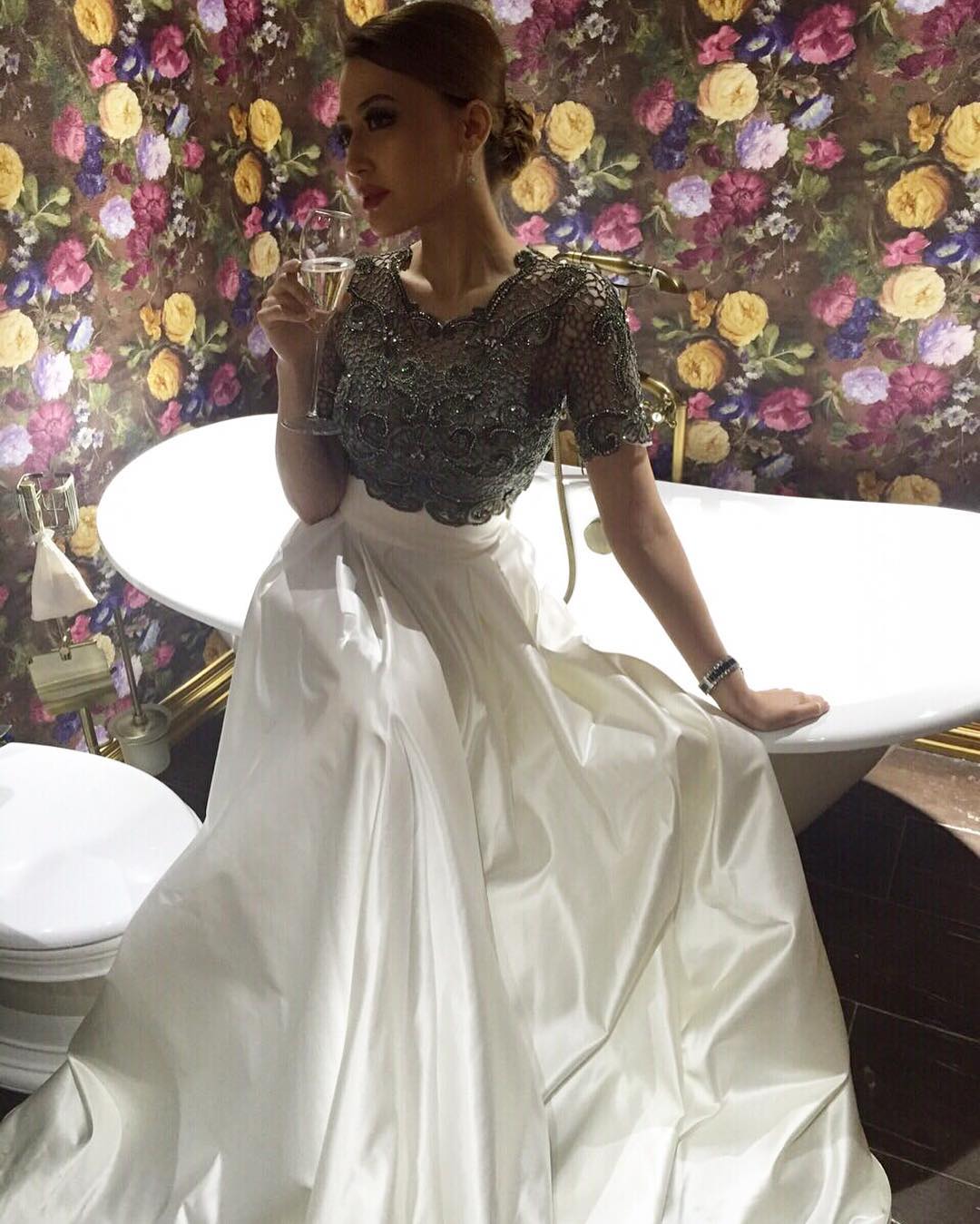 Stunning Two Piece Prom Dree Jewel Neck A E Short Sleeve Eaded Evening Gown Or Length Satin Appliqued Formal Dre