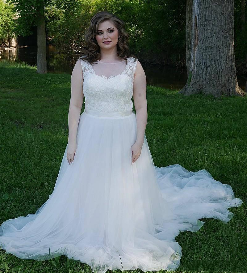 2018 Lace Plus Size Wedding Dress Sheer Jewel Neckline Sleeveless Wedding Dresses Tulle Sweep Train Garden Bridal Gowns Custom Made