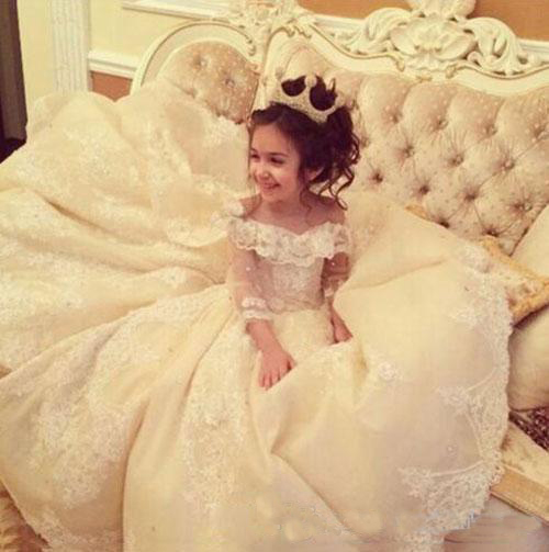 Vintage Lace Appliqued Girl Pageant Dresses With Long Sleeves Ball Gown Flower Girl Dress Off Shoulder Sweep Train Kid First Communion Gowns