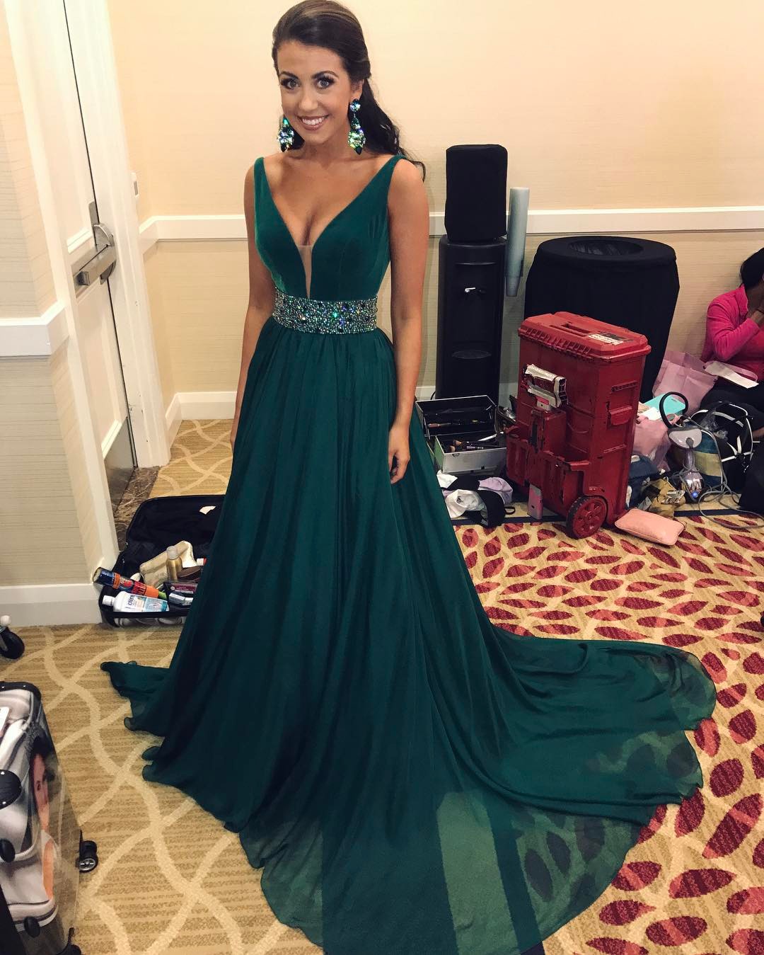 Hunter Green Prom Dresses 2020 Formal Evening Party Pageant Gowns Beads Sash Deep V Neck African Dubai Arbic Backless Cheap