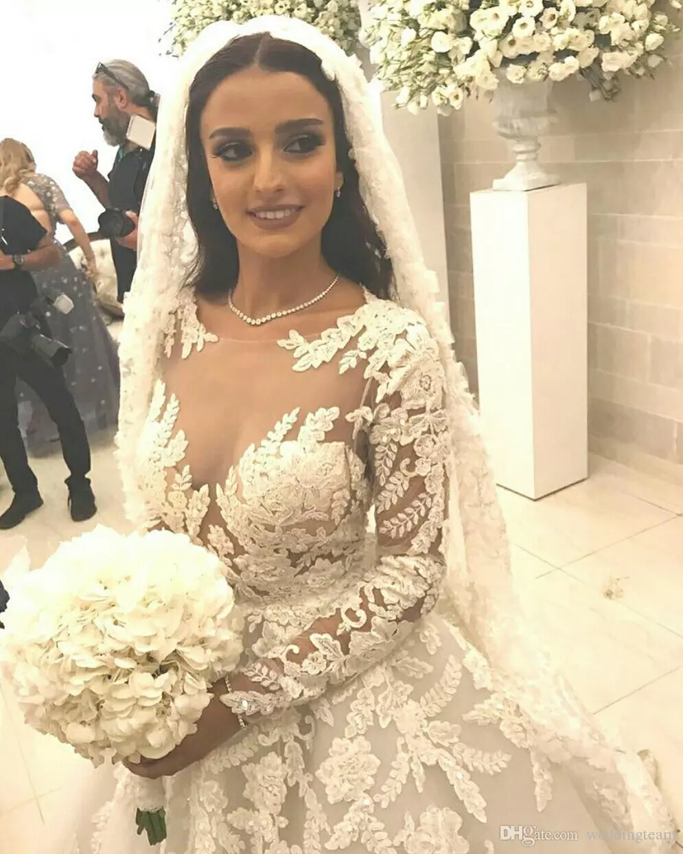 Princess Lace Ball Gown Wedding Dresses Long Sleeve Sheer Jewel Neck Lace Bridal Gowns Court Train Appliqued Plus Size Vestidos De Novia