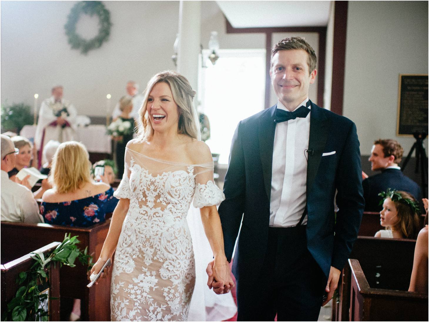 2019 Mermaid Wedding Dresses Off The Shoulder Sweep Train Lace Appliques Short Sleeve Beach Bridal Gowns Garden Boho Country Wedding Dress