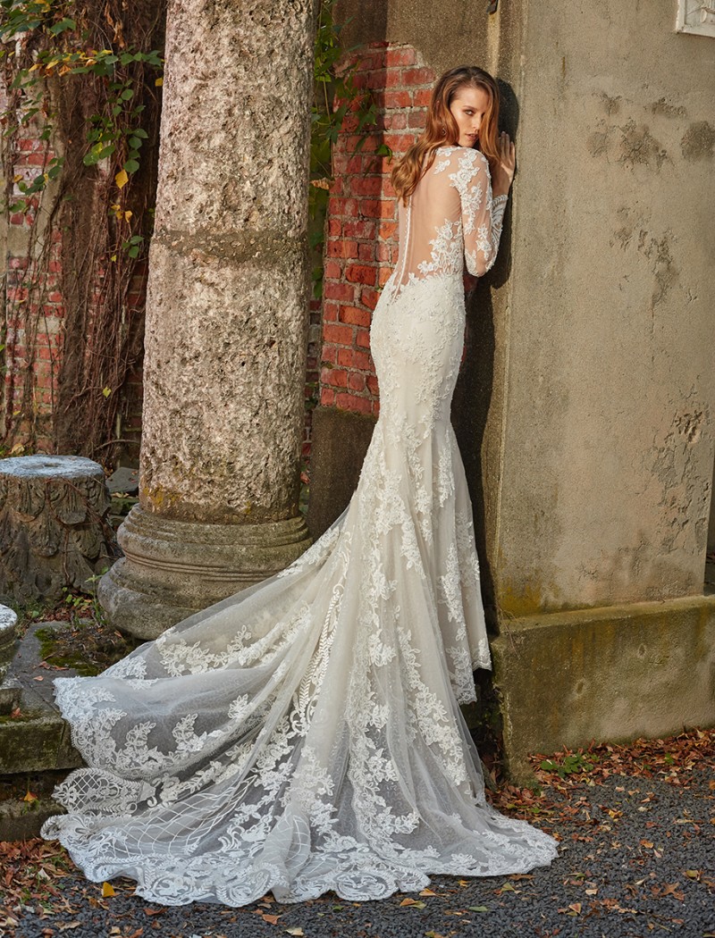 Eve of Milady 2019 Mermaid Wedding Dresses Long Sleeves V Neck Lace Appliqued Bridal Gowns Court Train Plus Size Wedding Dress