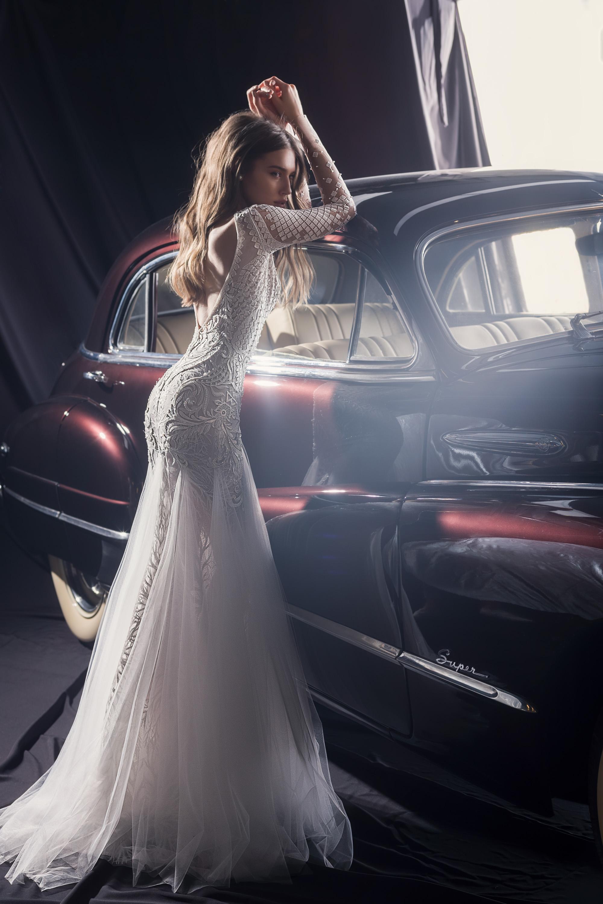 Elihav Sasson Mermaid Wedding Dresses Backless Long Sleeve Deep V Neck Lace Sequins Sexy Country Wedding Gown Sweep Train Beach Bridal Dress
