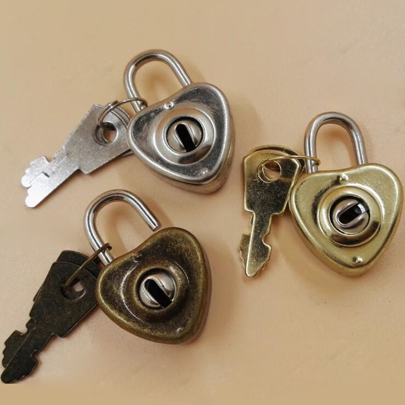 Vintage Heart Shape Romantic Antique Style Mini Archaize Padlocks Key Lock With key Valentine's Day Gift ZA5972
Vintage Heart Shape Romantic Antique Style Mini Archaize Padlocks Key Lock With key Valentine's Day Gift ZA5972