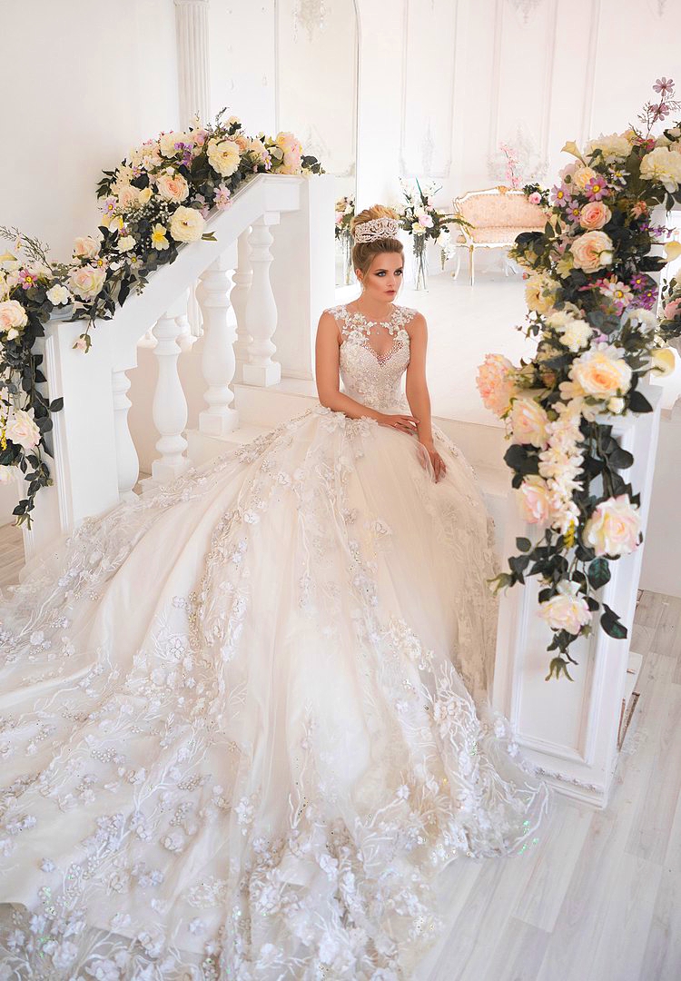 Saudi Arabia 3D Floral Appliques Wedding Dresses Beaded Jewel Neck Lace Applique Wedding Gown Dubai Princess Fancy Tulle Long Wedding Dress