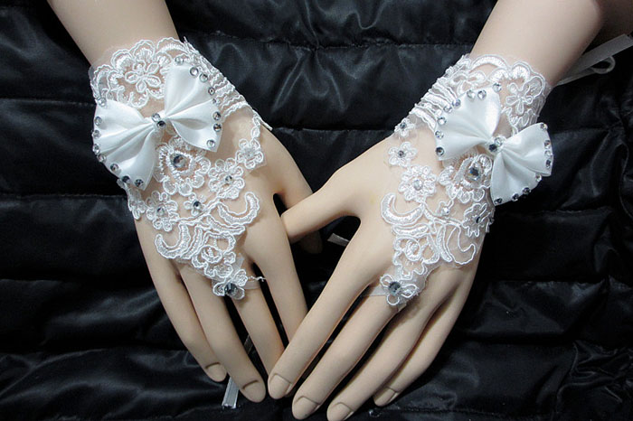 In Stock Fairy Lace Beading Wedding Accessories White Cheap Fingerless Bridal Gloves Short Wrist Wedding Glove
In Stock Fairy Lace Beading Wedding Accessories White Cheap Fingerless Bridal Gloves Short Wrist Wedding Glove