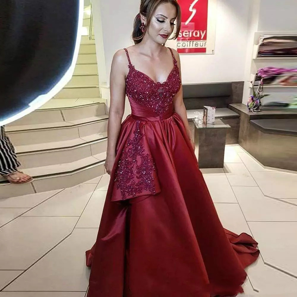 Sexy Burgundy Prom Dresses A Line Spaghetti Lace Appliques Beaded Satin Elegant Evening Gown Ruffles Party Dress vestidos de fiesta