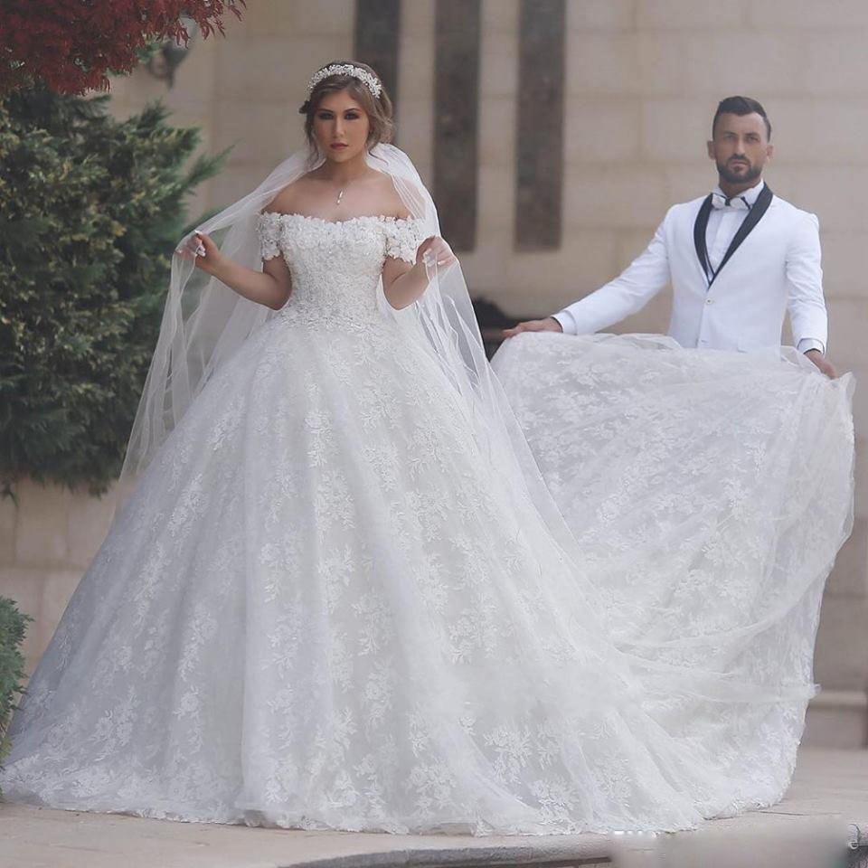 Sexy Off Shoulder Ball Gown Wedding Dresses Lace Backless Bridal Gowns 3D Appliqued Chapel Train Plus Size Muslim Wedding Gowns