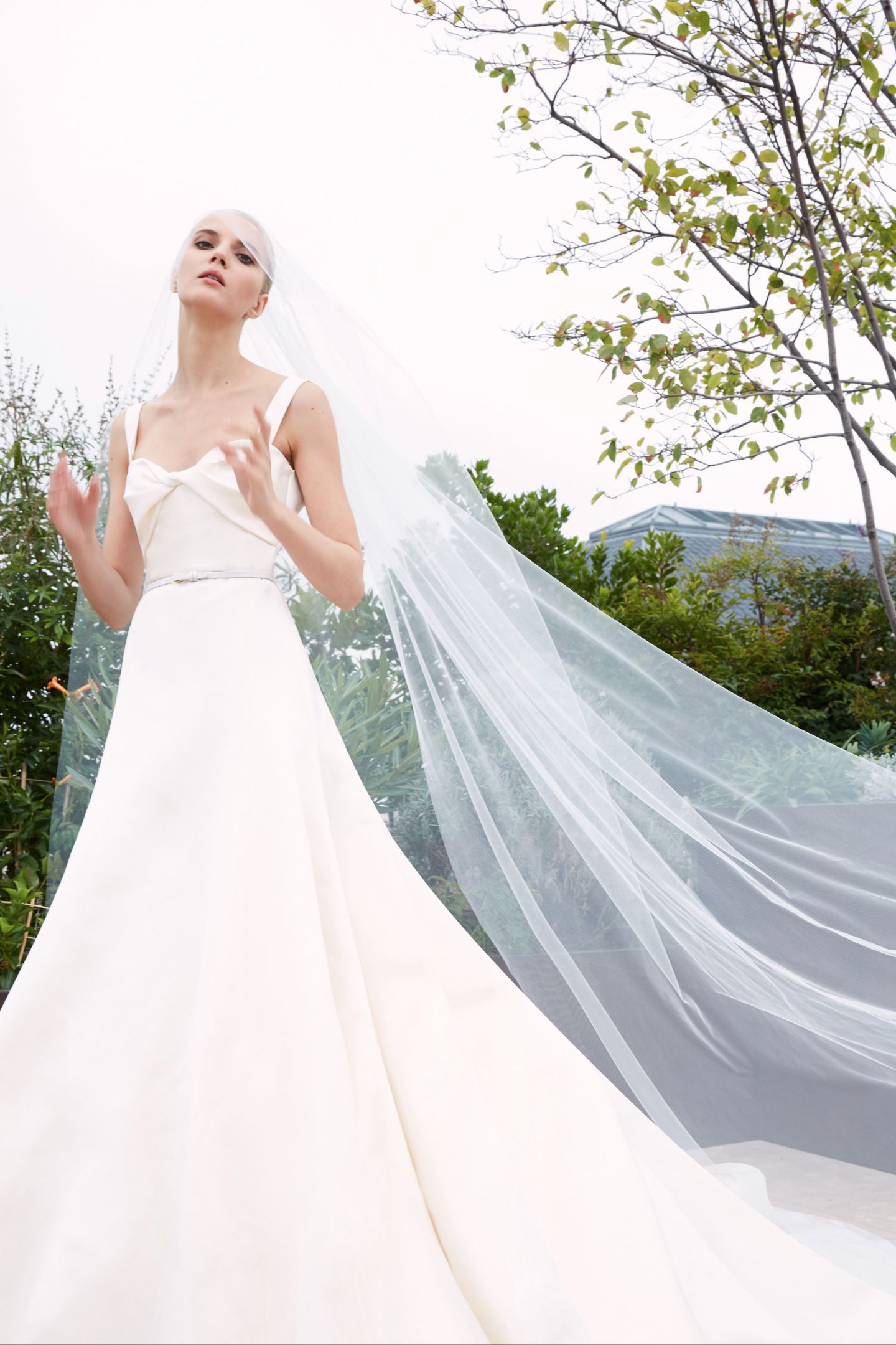 Elie Saab 2019 Wedding Dresses Elegant Satin Sweetheart Pleats Slim Fit Bridal Gowns Sweep Train Backless Wedding Dress