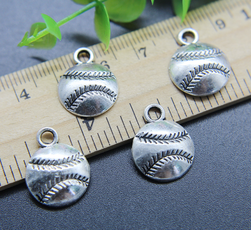 Wholesale 100pcs Rugby Football Charms Pendant Retro Jewelry Making DIY Keychain Ancient Silver Pendant For Bracelet Earrings 18*15mm
Wholesale 100pcs Rugby Football Charms Pendant Retro Jewelry Making DIY Keychain Ancient Silver Pendant For Bracelet Earrings 18*15mm