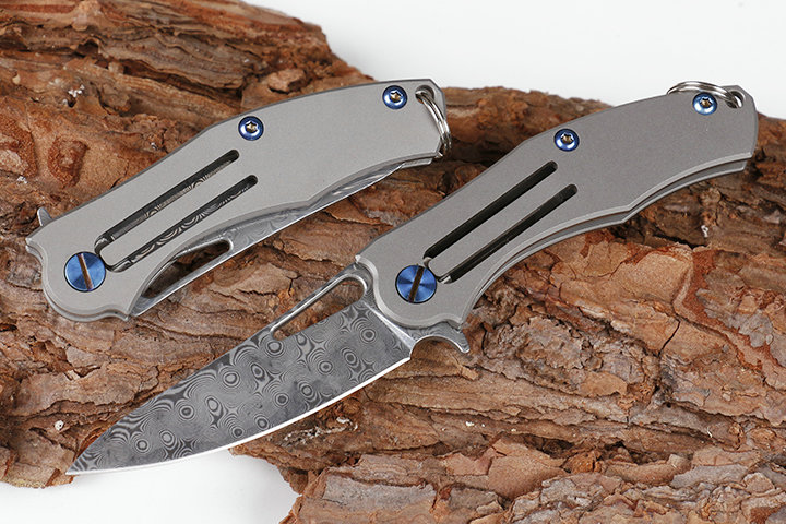 Pretty VG10 Damascus steel blade titanium alloy handle ball bearing system folding knife pocket knife xmas gift for man 1pcs
Pretty VG10 Damascus steel blade titanium alloy handle ball bearing system folding knife pocket knife xmas gift for man 1pcs