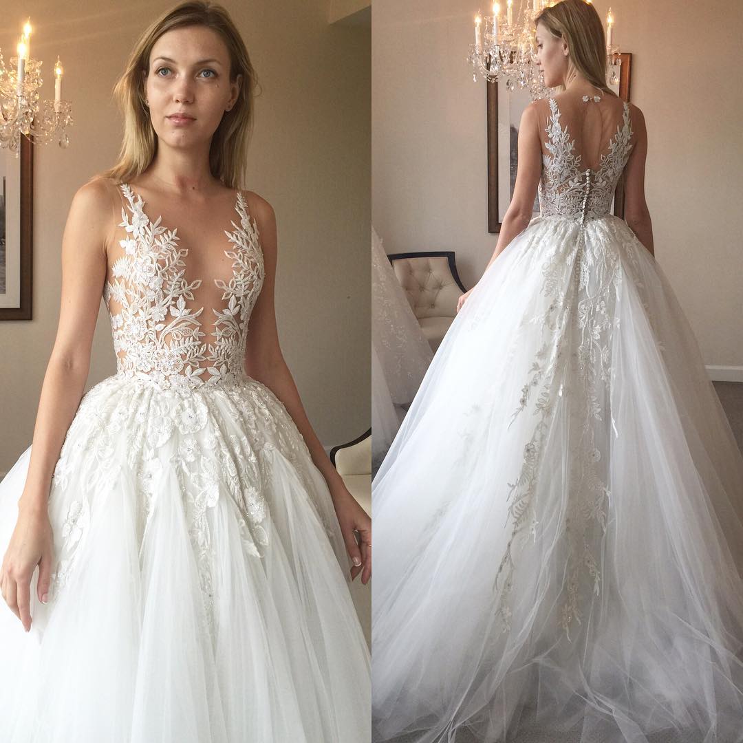 Zuhair Murad Keyhole Back Wedding Dresses Lace Appliqued A Line Sheer Bateau Neck Plus Size Bridal Gowns Tulle Vestido De Novia, Champagne
Zuhair Murad Keyhole Back Wedding Dresses Lace Appliqued A Line Sheer Bateau Neck Plus Size Bridal Gowns Tulle Vestido De Novia, Champagne