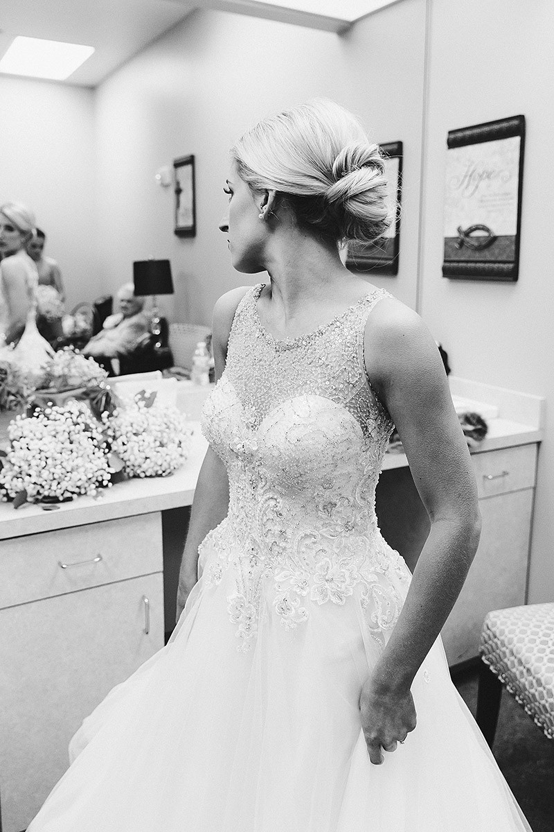 Country Wedding Dresses A Line Jewel Neck Lace Appliques Beaded Sweep Train Beach Wedding Dress With Detachable Train Boho Bridal Gowns