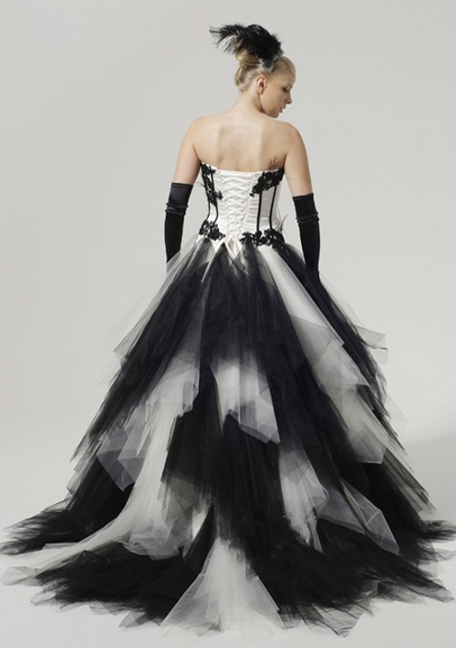 Vintage Black and White Gothic Ball Gown Wedding Dresses Strapless Corset Top Lace Applique Tull Skirt Bridal Gowns