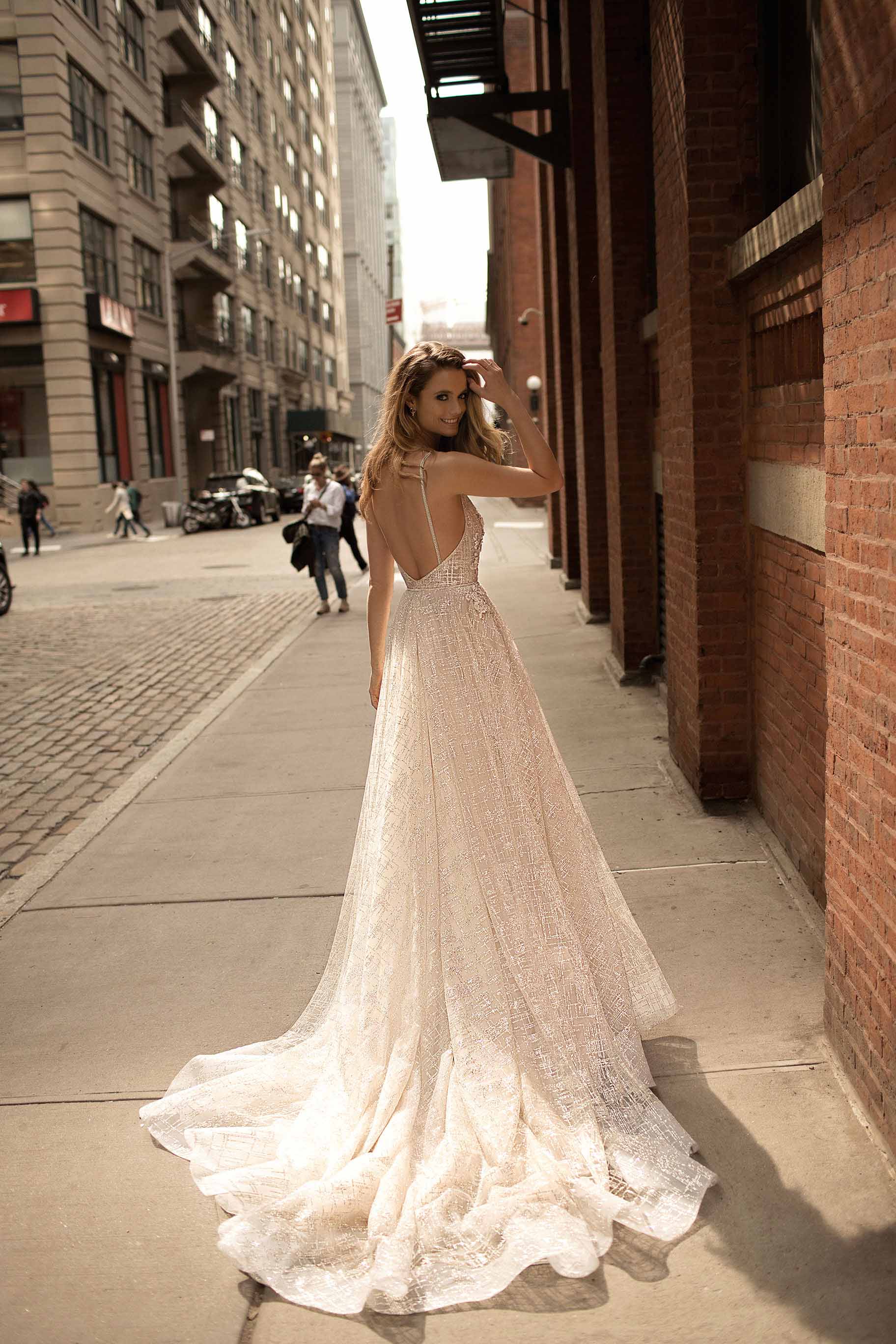 Luxury Berta Beach Wedding Dresses Lace Appliques A Line Backless Illusion Lace Bling Boho Bridal Dress Sweep Train Sexy Wedding Gowns