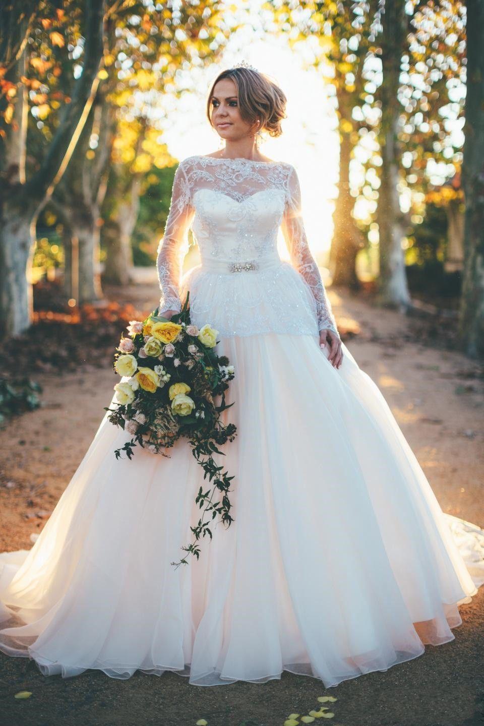 2018 Country Style Wedding Dress Bateau Neck Lace Long Sleeves Sequins Backless Tulle Bridal Gowns With Bow Sash Design