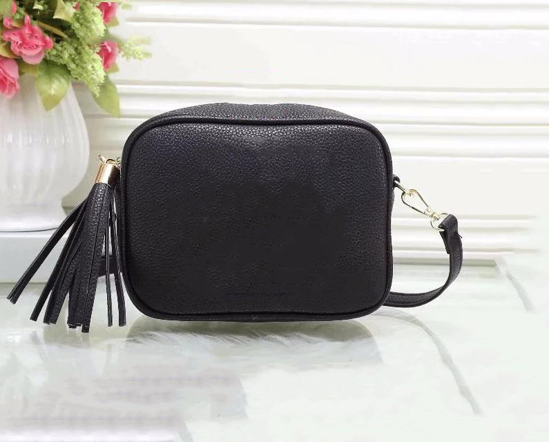 2021 brand Famous Designer Handbags fashion Bag Disco Shoulder Bag Purse Cross Body Clutch Lady soft pu Leather saddle women evening Simplicity crossbody a1371p, Black
2021 brand Famous Designer Handbags fashion Bag Disco Shoulder Bag Purse Cross Body Clutch Lady soft pu Leather saddle women evening Simplicity crossbody a1371p, Black