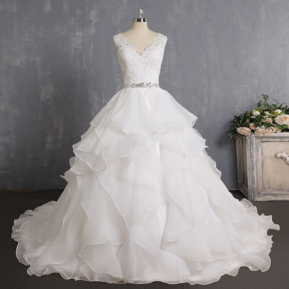 Luxury Wedding Dress Low V Back Ruffles Princess Wedding Dresses with Beaded See Through Bride Dress Robe De Mariage LW037, Custom made from color chart
Luxury Wedding Dress Low V Back Ruffles Princess Wedding Dresses with Beaded See Through Bride Dress Robe De Mariage LW037, Custom made from color chart
