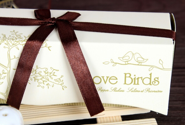 Wholesale- wedding favor gift and giveaways for guest -- Ceramic Love Birds Salt and Pepper Shaker party souvenir 200pieces=100sets