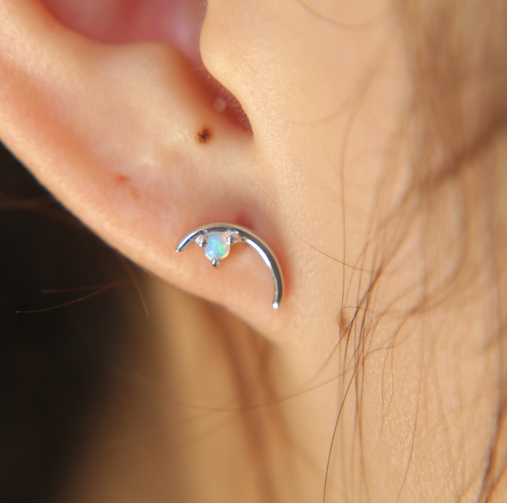 2018 minimal delicate dainty earring Tiny thin moon stud with 1 opal simple crescent moon cute lovely girl earring jewelry