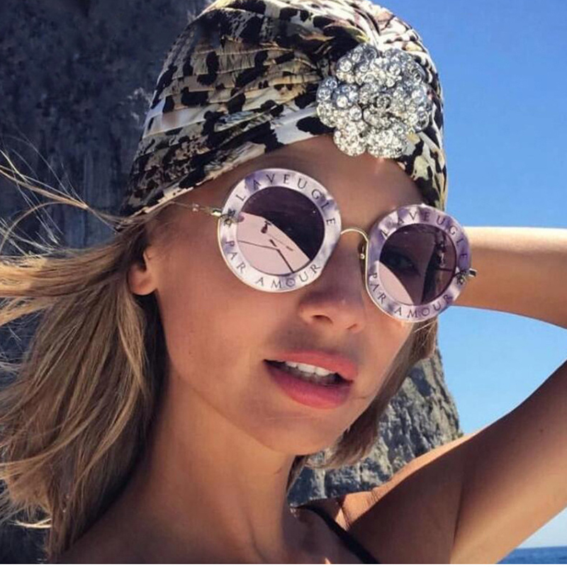 Fashion cool Round Sunglasses English Letters Little Bee Sun Glasses Men Women Brand Glasses Designer Fashion Male Female
Fashion cool Round Sunglasses English Letters Little Bee Sun Glasses Men Women Brand Glasses Designer Fashion Male Female