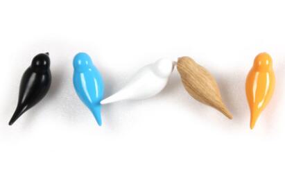 Wholesale- Creative wall hooks bird decoration Resin wood grain hooks bedroom door after animals Hooks 3D coat hook single wall hanger L50