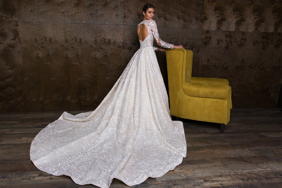 Crystal Design Ball Gown Wedding Dresses Sheer Jewel Neck Lace Full Appliques Sweep Train Hollow Back Long Sleeve Bridal Dress Custom Made