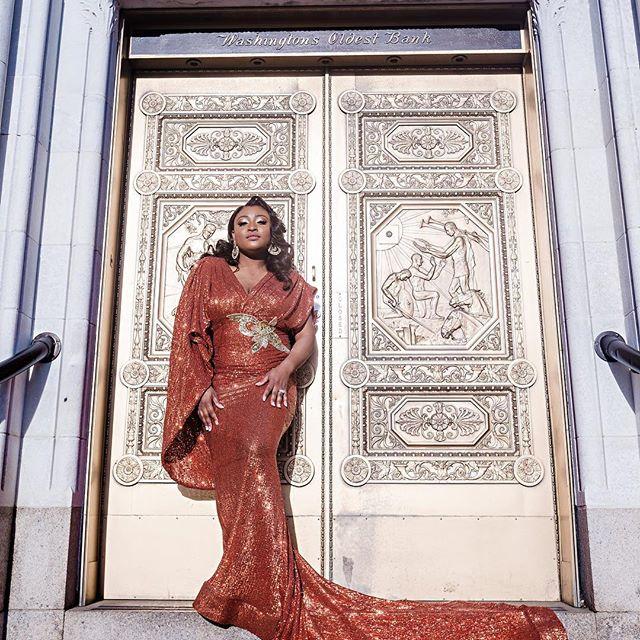 Ravishing Sequins Mermaid Prom Dresses Sparkly V-Neck Lace Applique Short Sleeve Party Gowns Glamorous Plus Size Formal Evening Dresses