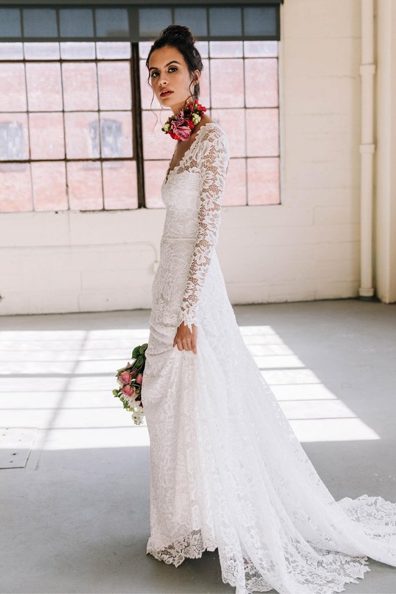 Modest Mermaid Wedding Dresses V Neck Hollow Back Sweep Train Long Sleeve Lace Bridal Gowns Cheap Plus Size Wedding Dress robe de mariée