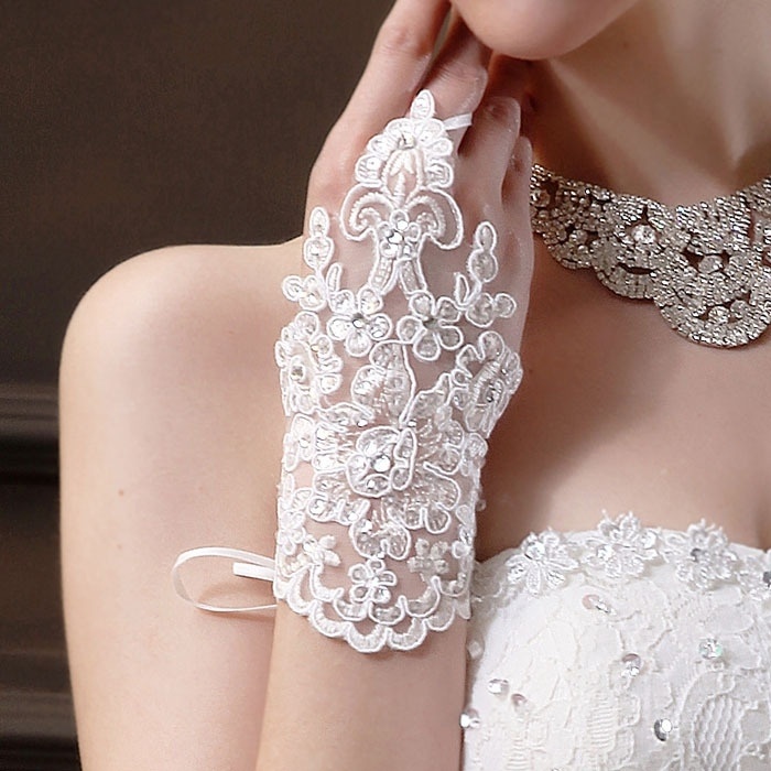 Free Shipping Bride Robe De Soiree Wedding Mittens Rhinestone Lace Satin Bridal Gloves For Wedding Noche Dresses In Stock, White
Free Shipping Bride Robe De Soiree Wedding Mittens Rhinestone Lace Satin Bridal Gloves For Wedding Noche Dresses In Stock, White