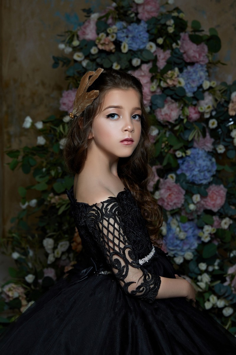 Pentelei 2019 Black Flower Girl Dresses For Weddings Off The Shoulder Long Sleeves Lace Little Kids Baby Gowns Cheap Vintage Communion Dress