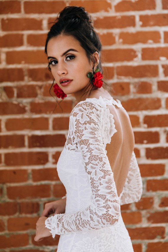 Modest Mermaid Wedding Dresses V Neck Hollow Back Sweep Train Long Sleeve Lace Bridal Gowns Cheap Plus Size Wedding Dress robe de mariée