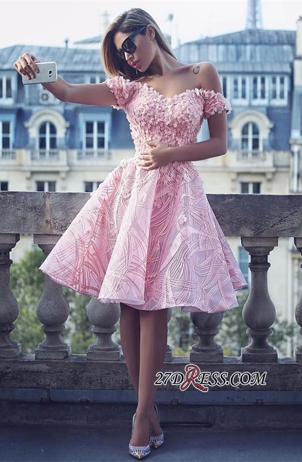 Lovely Off the Shoulder Homecoming Dresses Pink Lace 3D Floral Appliques Knee Length Short Prom Dress Party Wear Arabic Cocktail Gowns