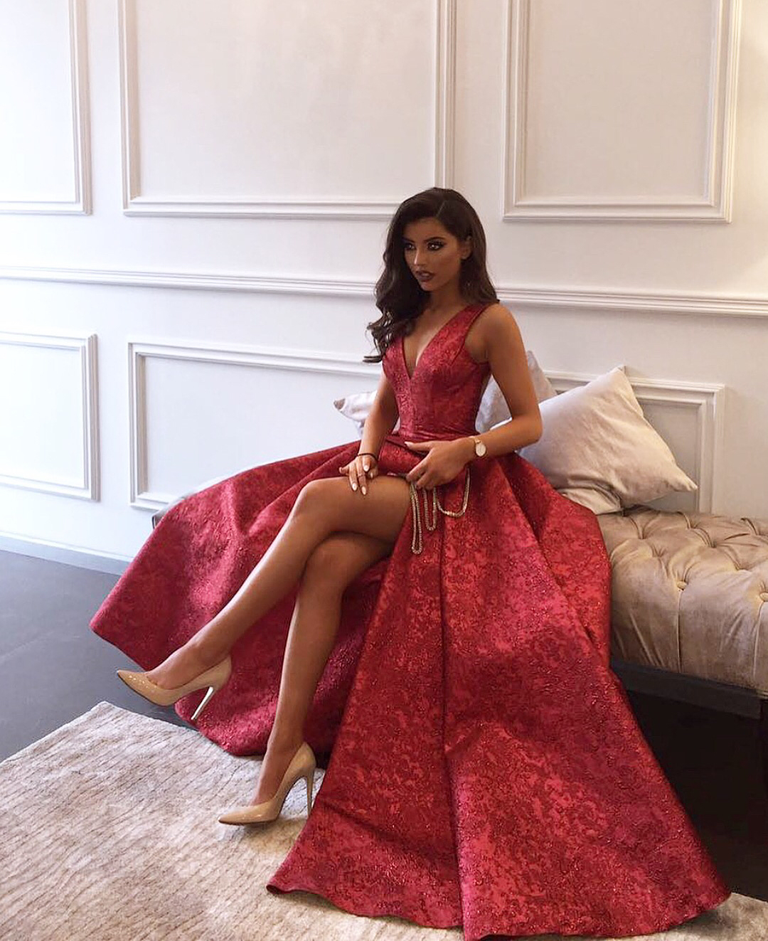 Luxury Customized Evening Dresses Red V Neck Lace Applique Backless Shiny Sequins Prom Dress With Side Split