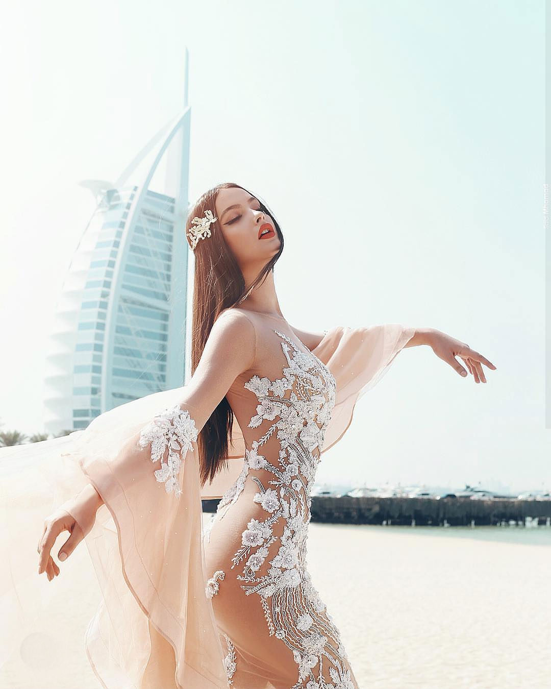 Dubai Mermaid Wedding Dresses Sexy Illusion Champagne Sheer Neck Lace Applique Bridal Gowns Long Sleeves Beach Wedding Dress