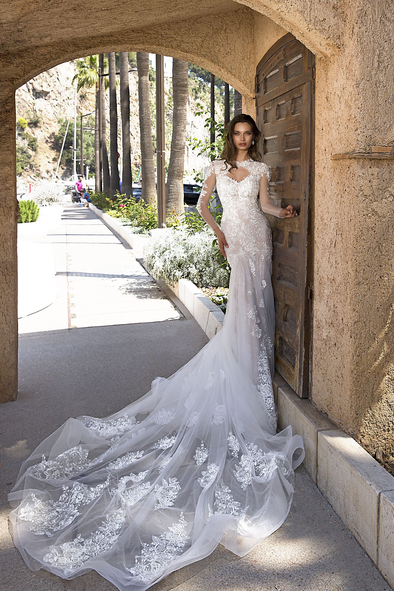 Generous Mermaid Wedding Dresses Jewel Neck Lace Appliques Beaded Long Train Long Sleeve Country Bridal Gowns Backless Boho Wedding Dress