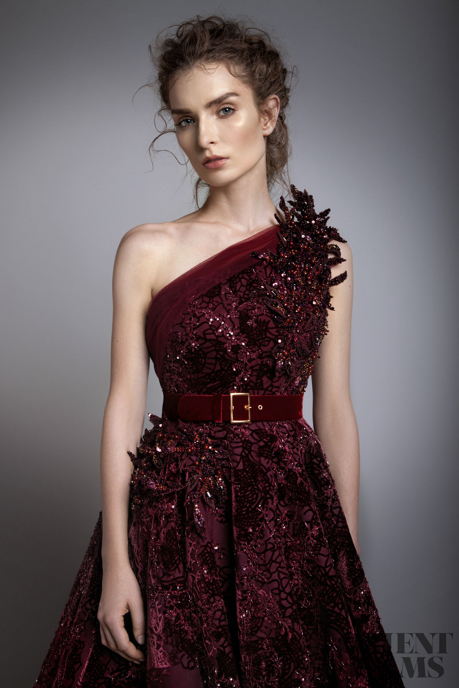 Burgundy Evening Dresses One Shoulder Velvet Lace Appliqued Beaded Sequins A Line Prom Dress Custom Made Luxury Formal Party Gowns