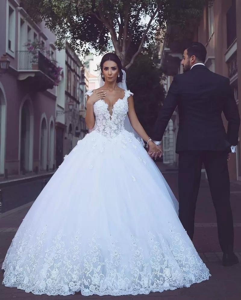 Gorgeous 2018 Arabic Country Wedding Dresses Capped Sleeves Semitransparent Bodice Puffy A Line White Lace and Tulle vestido de novia, Champagne
Gorgeous 2018 Arabic Country Wedding Dresses Capped Sleeves Semitransparent Bodice Puffy A Line White Lace and Tulle vestido de novia, Champagne