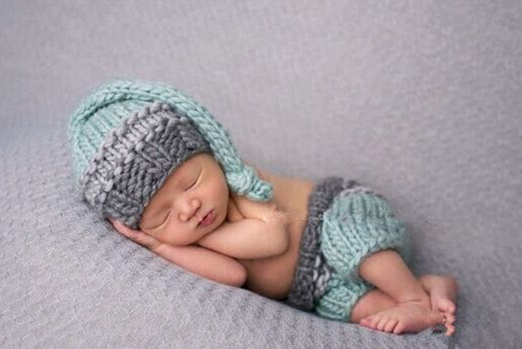 Baby photography clothes for a hundred days to take pictures of baby's hand knit hat baby picture props blue knot suit, Gray
Baby photography clothes for a hundred days to take pictures of baby's hand knit hat baby picture props blue knot suit, Gray