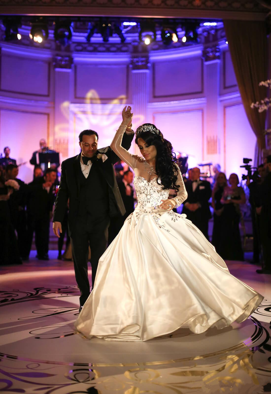 Luxury Queen 2019 Ball Gown Wedding Dresses Beads Plus Size Long Sleeves Bridal Gowns Country Sweep Train Satin Wedding Dress