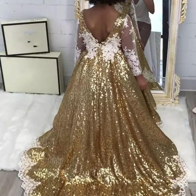 2018 Gold Sequins Flower Girls Dresses For Weddings V Back White Lace Appliques Long Sleeves Princess Floor Length Pageant Gowns Kids Prom